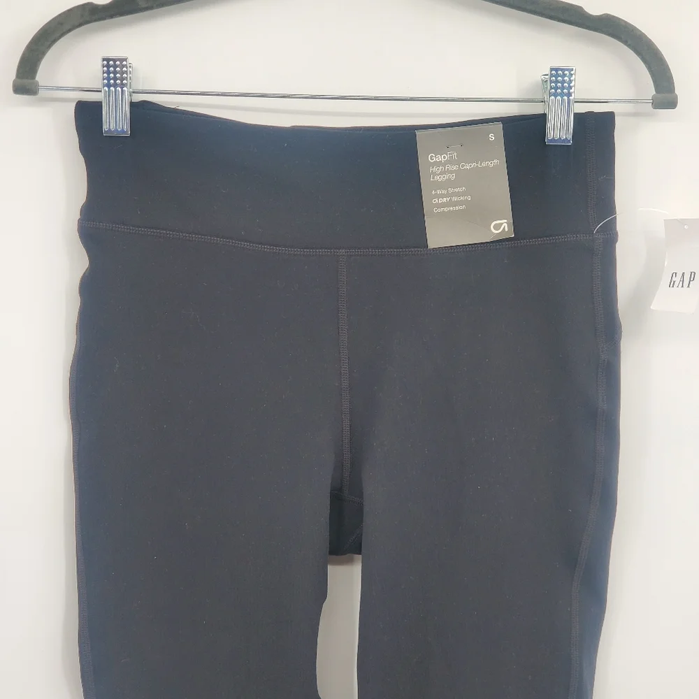 ☆☆ GAP Black High-Rise Capri Length Leggings Size Small NWT